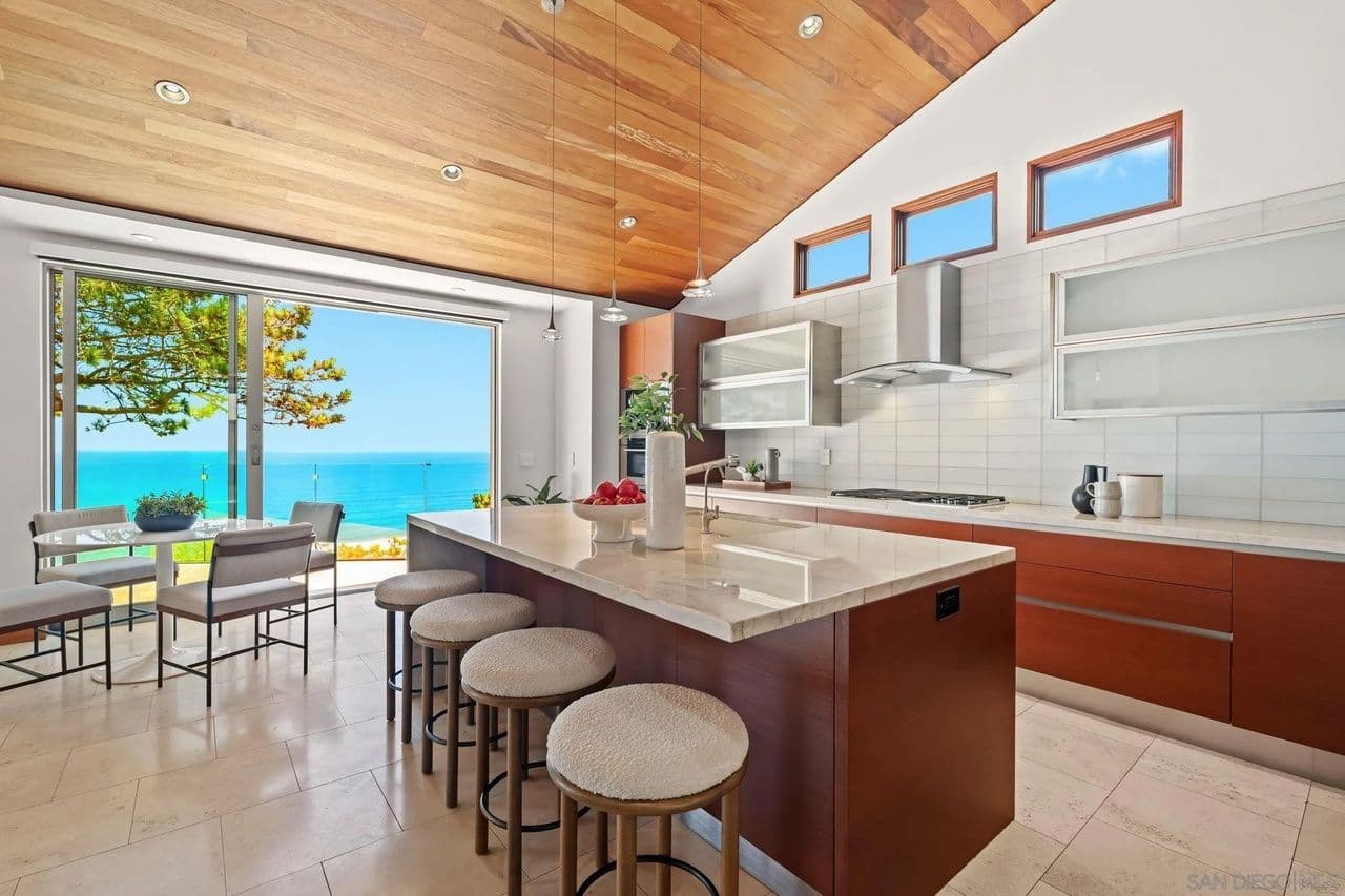 Beachfront Condo in Pacific Beach - Photo 1